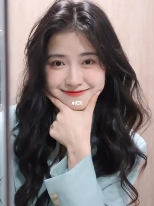 中长发烫发发型蓬松慵懒风圆脸女生超适合