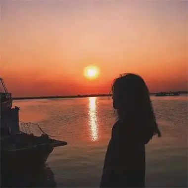 日落黄昏夕阳好看女生头像背影女生唯美夕阳西下背影头像图片