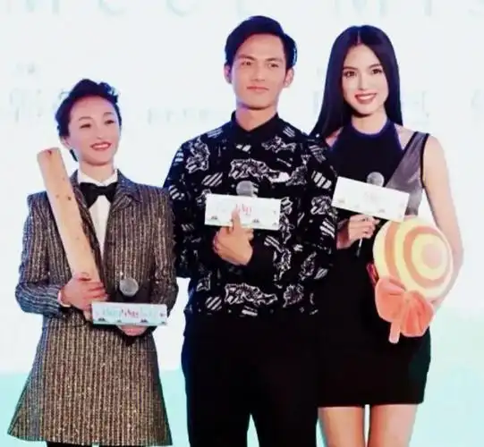 钟汉良是真的高大帅气又诚实,因为他身高183绝对是真实的,图一他和