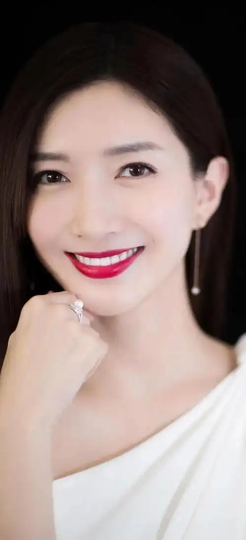 美女明星高清大头图肌肤太好了白白嫩嫩