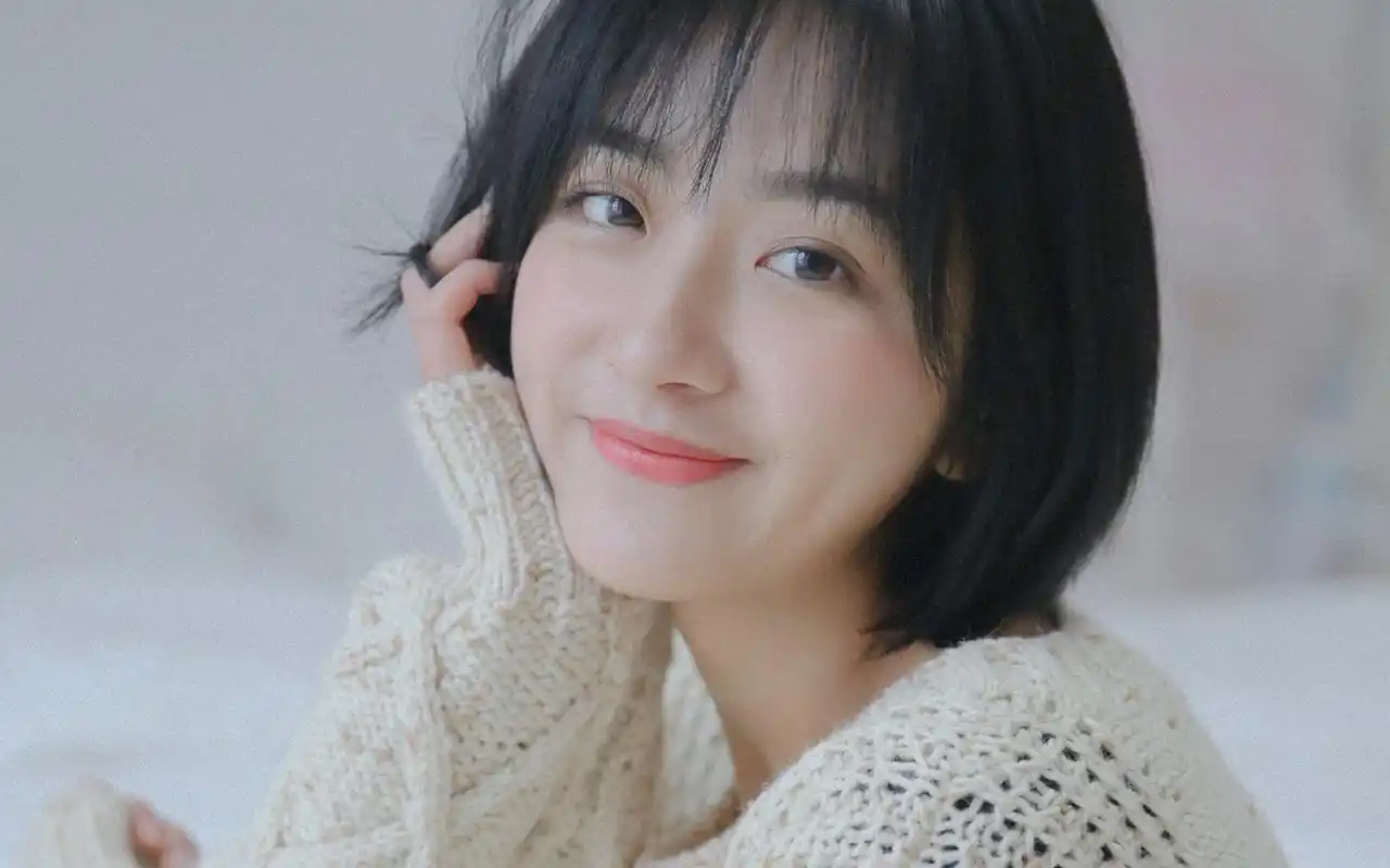 气质短发美女唯美写真高清电脑壁纸