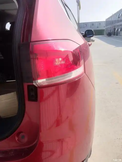 17款蓝标h6  手动更换刹车灯