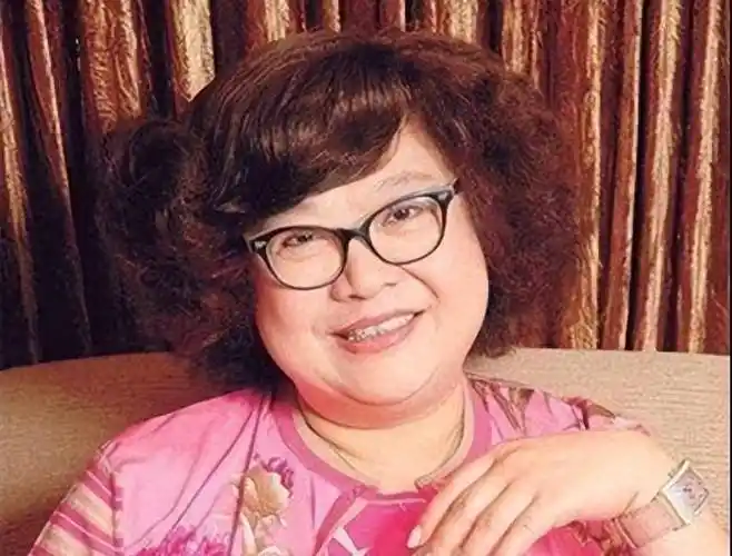 揭秘沈殿霞当年去世真相死前手脚器官腐烂家人拔喉解脱她