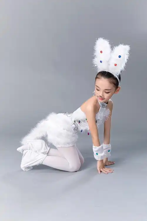 新款男女儿童舞台演出服饰动物服装小白兔子造型连体卡通表演衣服