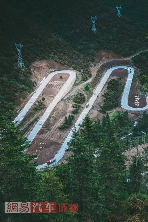 幽深狭长的二郎山隧道,海拔高4298米的折多山,雅江的盘山公路,体会