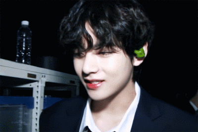 金泰亨超绝动图 转自wb.侵删.