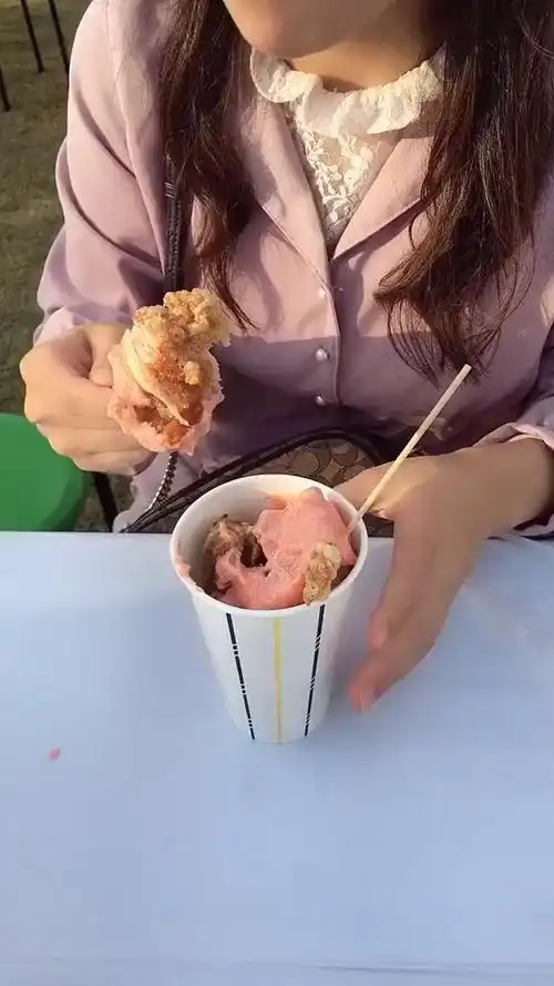 吃东西的样子都这么可爱,好像拥有吃货女朋友