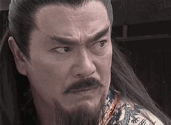 雄霸第一次是被风云合璧打败.