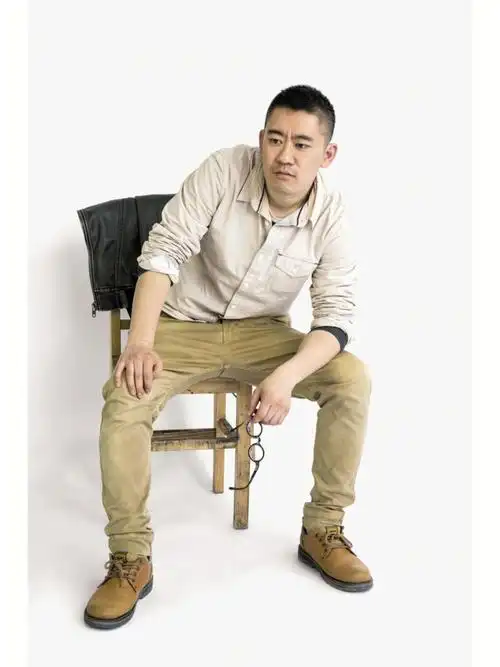 速写坐姿照片写生素材4