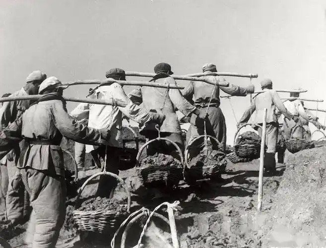 百年党史回眸党史第三十三讲自己动手丰衣足食轰轰烈烈的大生产运动