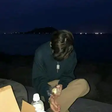 时间短暂慢慢变老伤感的男生头像,一个人宁可孤独地活伤感的男