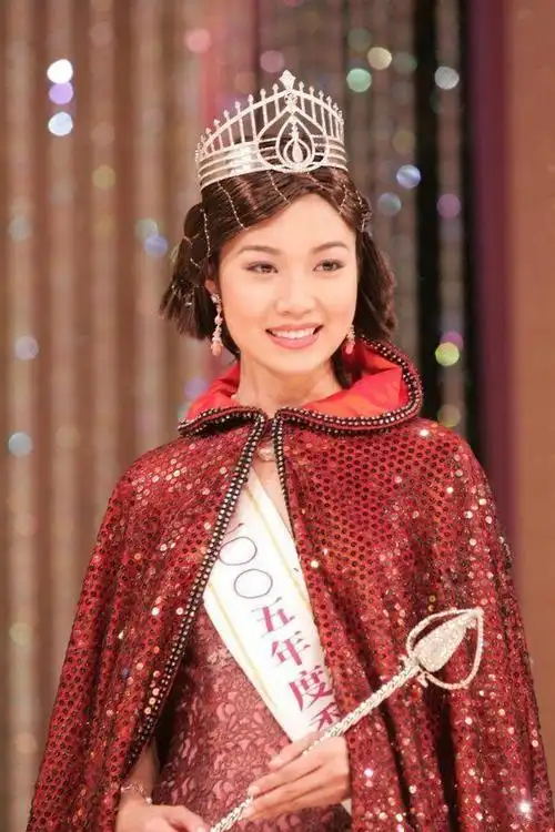 除了美貌与智慧还需要得民心盘点8位历届最具争议的香港小姐