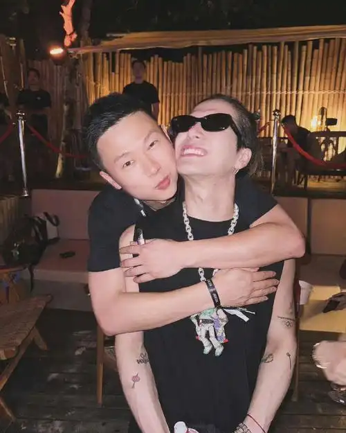 王嘉尔的巴斯光年挂件缺胳膊少腿了##王嘉尔你怎么把你最爱的宝贝