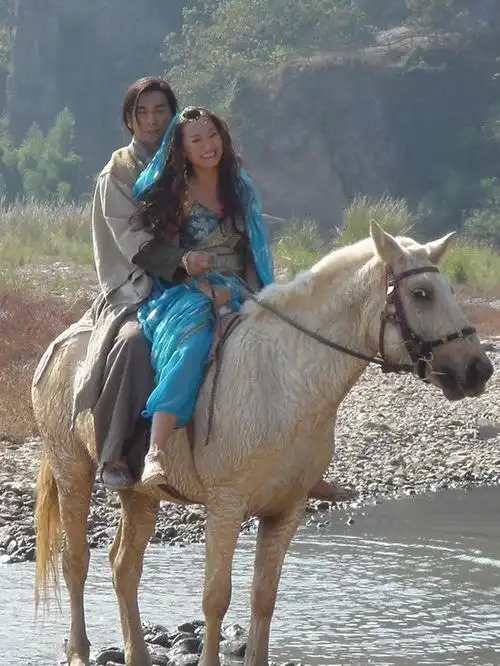 图文:《七剑下天山》片场传真--赵文卓爱戴(2)