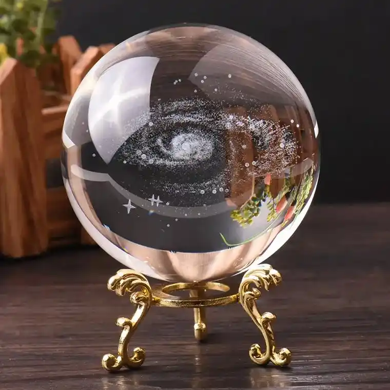 送给朋友孩子同学的生日礼物,水晶球内雕星空宇宙,仿佛置身银河 - 抖
