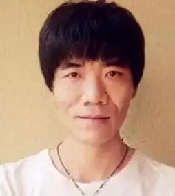 编辑参加《中国梦之声》的选手朱国武在节目中自曝是个流浪歌手,为了