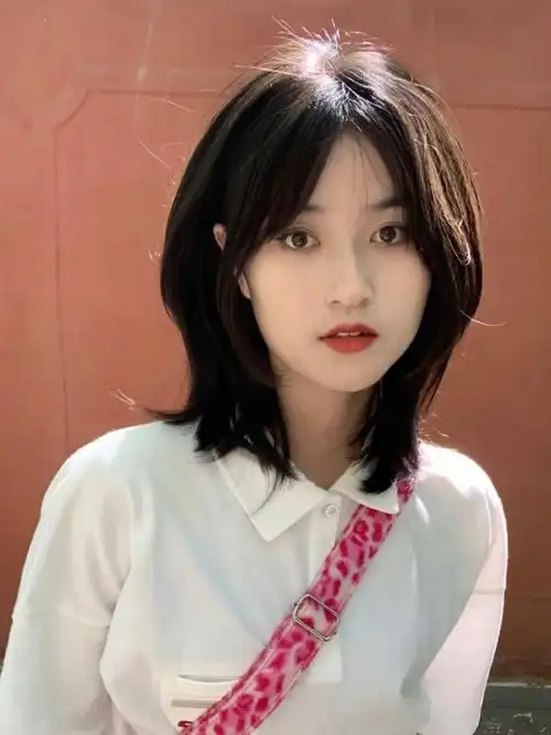 成都烫发 成都理发店 成都接发锁骨发清新优雅又减龄的短发发型初恋头