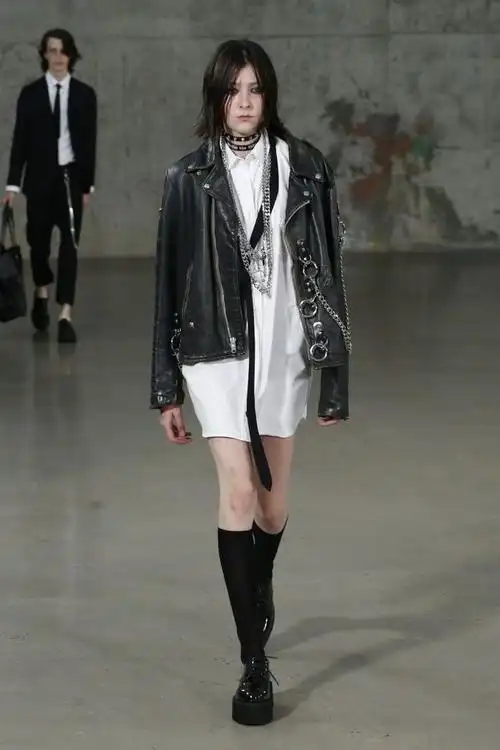 #绘画参考# 朋克风格服饰 r13 spring 2017 ​​​​