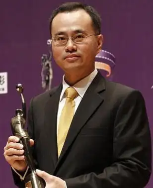 主题歌 《迈向新一天》 演唱:梅艳芳 / 李中浩 男:悠然望向 前方我望