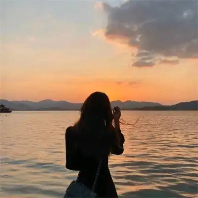 日落黄昏夕阳好看女生头像背影女生唯美夕阳西下背影头像图片