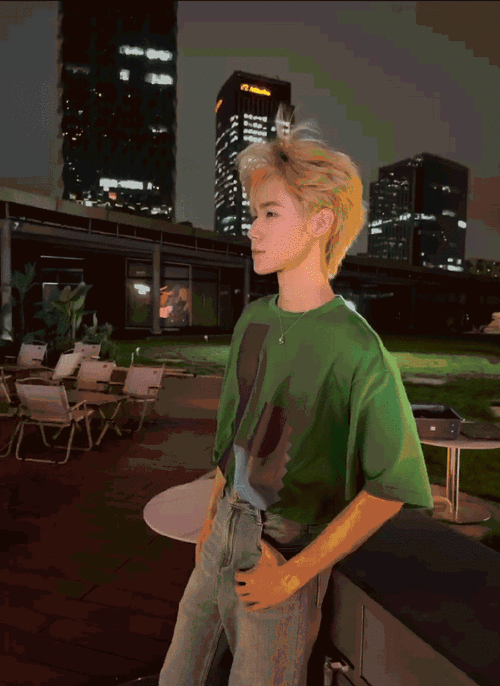 张真源金发有视频还有图