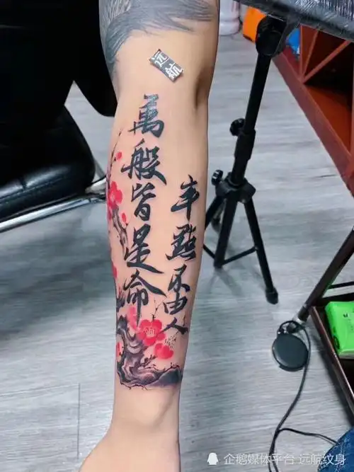 不论是为了告别过去还是为了警醒将来,它是富有生命力的存在,能跟随你