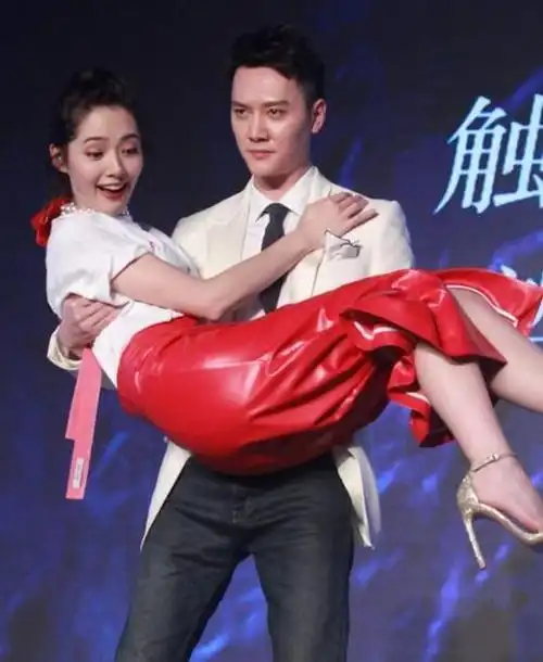 遭公主抱的女星,陈晓撒糖,冯绍峰男友力很足,他抱杨紫太逗