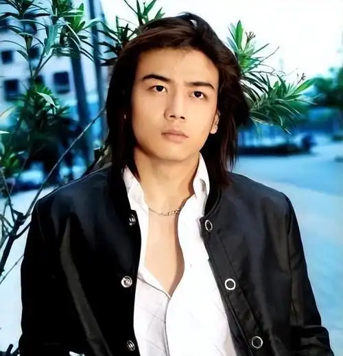 回顾杨烁顶风索要天价片酬油腻耍大牌还与刘涛传绯闻