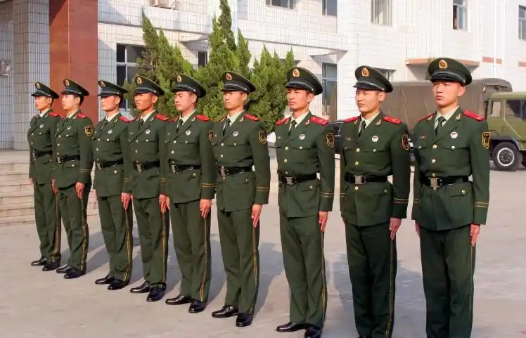 《稍息立正》成长喷嚏走进军营