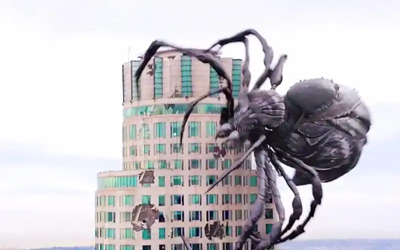 巨型变异蜘蛛,到处袭击人群,对其毫无办法