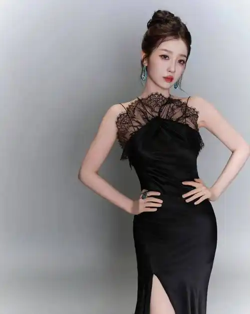 虞书欣gq盛典黑白两套造型 云朵白纱裙又纯又欲 蕾丝黑裙优雅高贵_美
