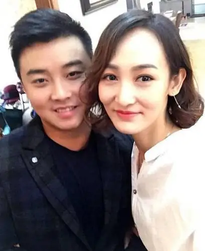 娇妻穿睡衣与人热舞王皓表情是这样的