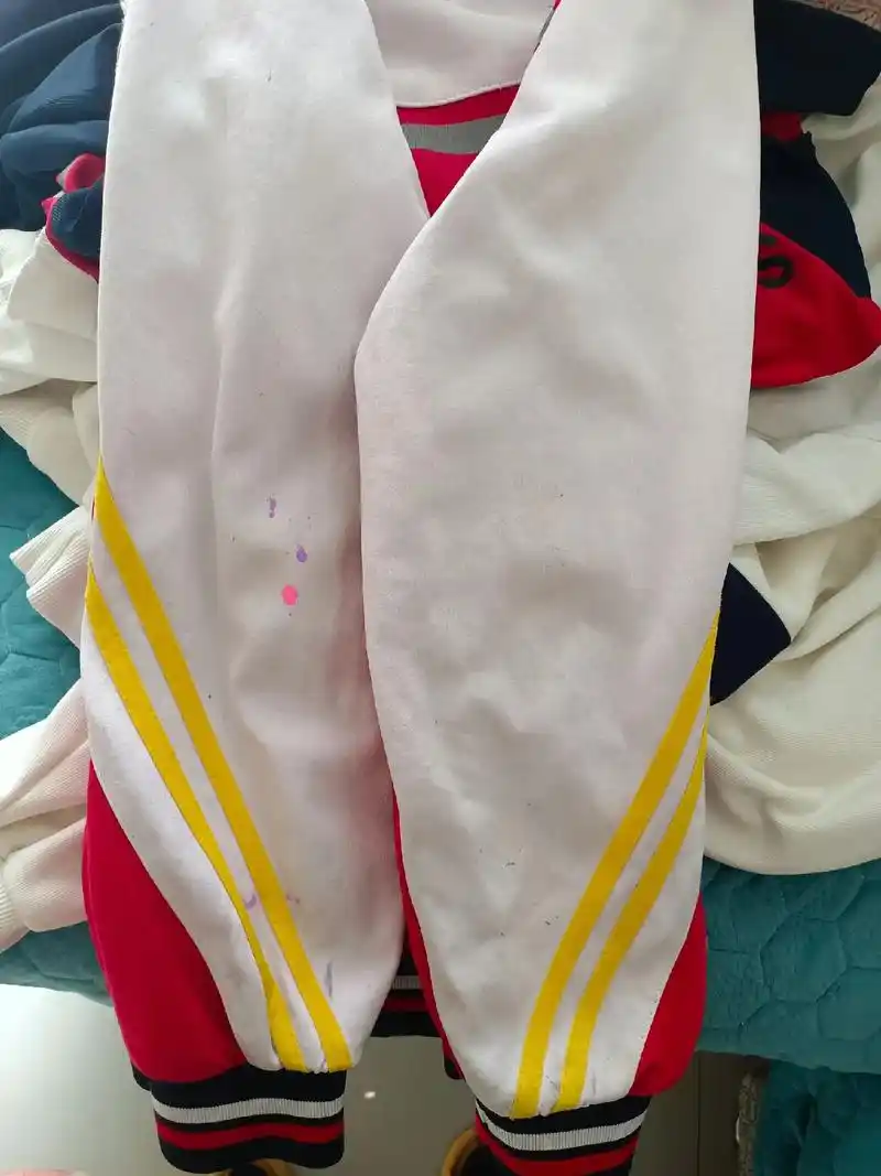 这实验小学校服,我真的尽力洗了!本来一个大的都够折腾的,现在 - 抖音