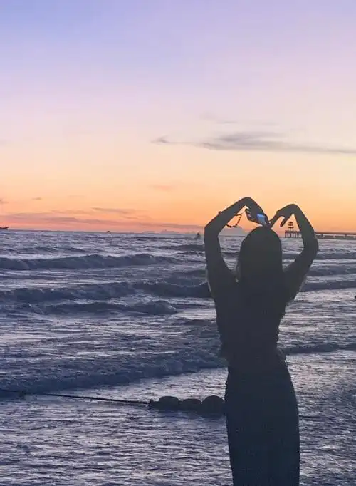 海边拍照姿势氛围感