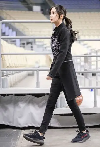 [angelababy][新闻]170609 《奔跑吧》angelababy剧照