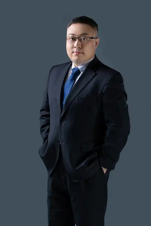 企业男员工形象照-202104a3