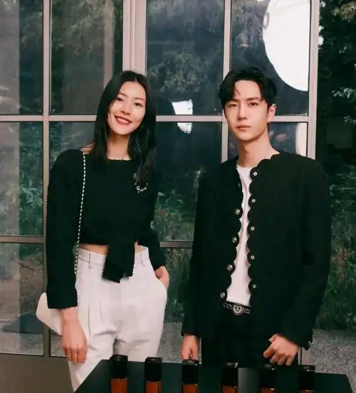 王一博为什么高冷王一博为什么和谁合照都那么高冷