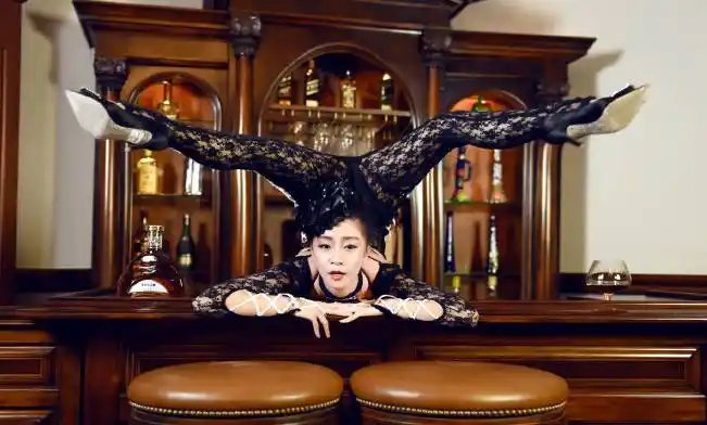 今日炫图| 柔术美女穿蕾丝透视装秀一字马