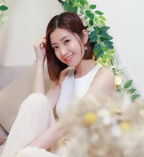 tvb花旦陈自瑶人气急升续约拍广告,感激有工作不敢坐地起价