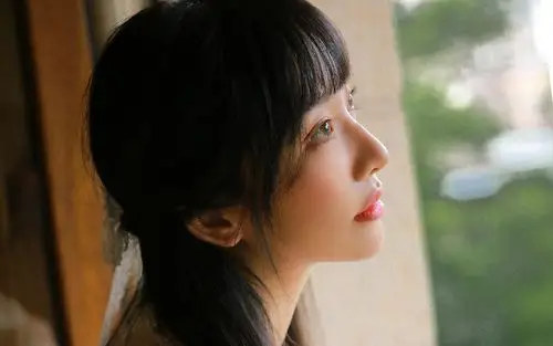 性感白皙美女高清桌面壁纸