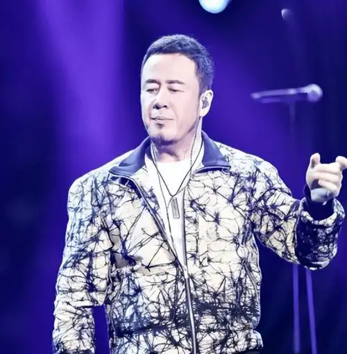 这次,51岁的杨坤,活成了一个笑话_白雪_音乐_那英