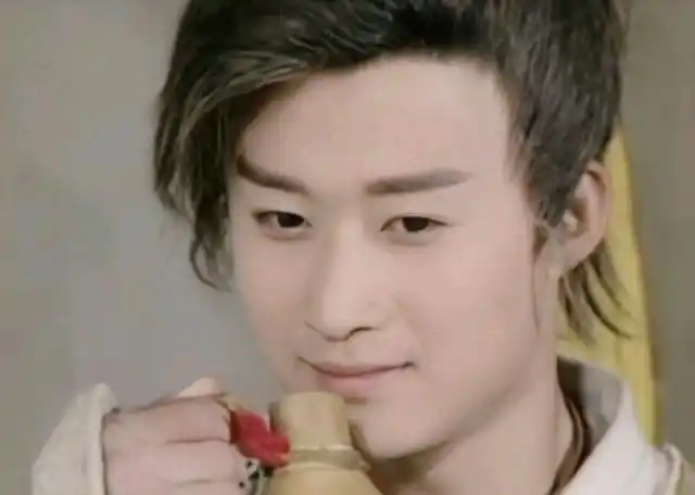 吴京年轻时演过的古装剧,颜值帅爆了.不比小鲜肉差