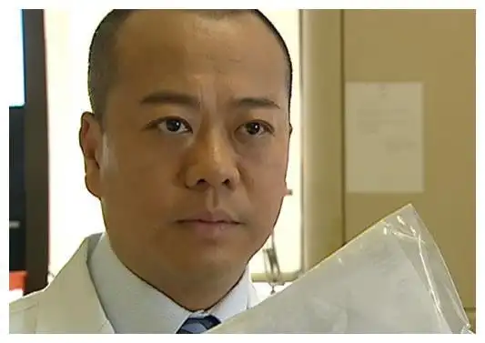 他跑龙套10年终成影帝,婚后才知妻子是赌王孙女,今58岁还没孩子