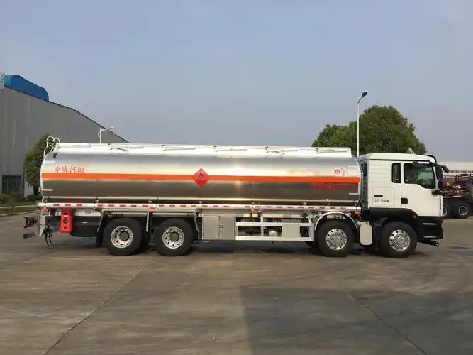 东莞这辆21吨后八铝合金油罐车堪称油罐车中的劳斯莱斯