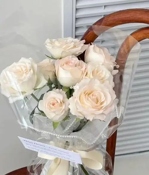 ins风花束小白兔玫瑰