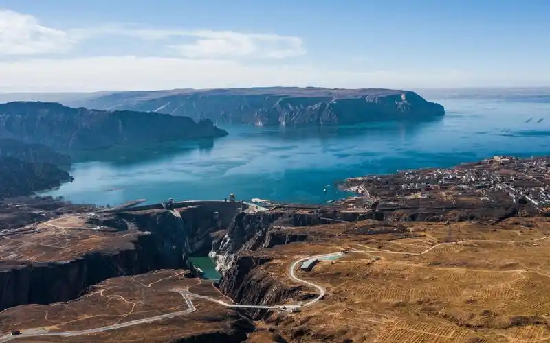 龙羊峡航拍|遗落在山谷里的蓝色世界