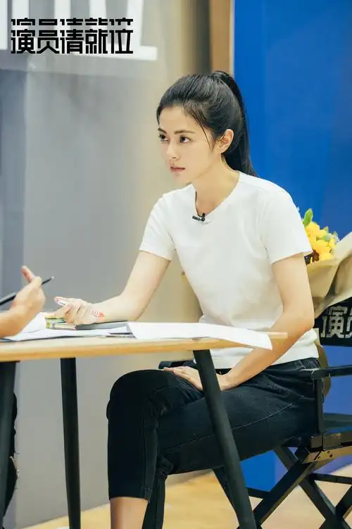 任容萱演员请就位下跪主动求婚引网友高度关注