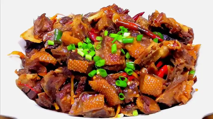 红烧鹅块这样做,香辣软糯,脱骨不塞牙,后悔只做了半只-美食视频-搜狐