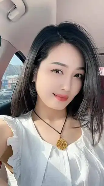 美貌与魅力并存的佳人,尽显独特风采优雅韵味