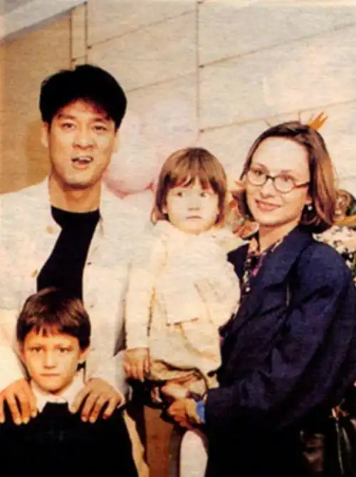 这种缘分还真是少有的,如今两人的孩子也长大了,女儿叫周厚恩,儿子叫